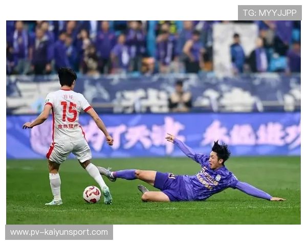 天津津门虎边中结合更顺,传中后点包抄差之毫厘 天津津门虎边中结合更顺,传中后点包抄差之毫厘